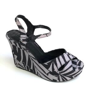 New! Matiko Lynn Leaf Print Canvas Shoes 9